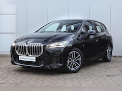 BMW 2-serie Active Tourer - 220i M Sport Automaat / Achteruitrijcamera / Sportstoelen / Adaptieve LED / M Adaptief ond