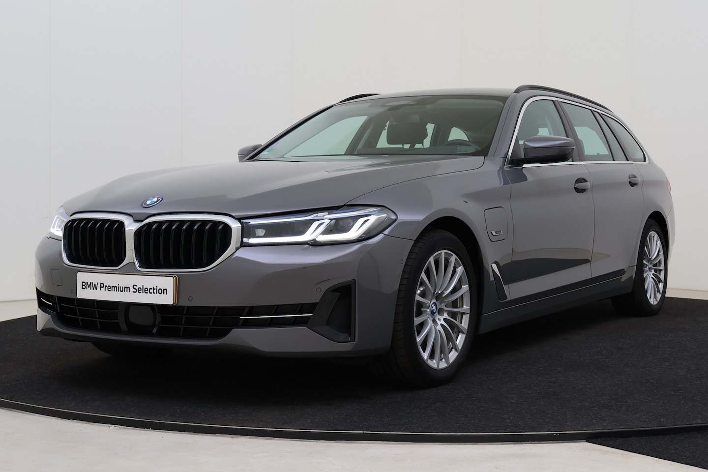 BMW 5-serie Touring - 530e High Executive Automaat / Laserlight / Achteruitrijcamera / Live Cockpit Professional - AutoWereld.nl