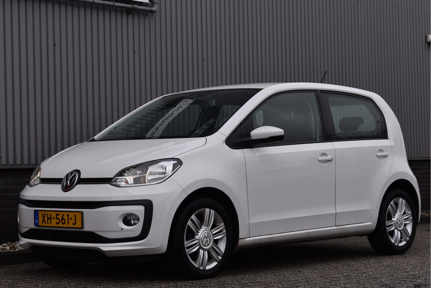 Volkswagen Up! - 1.0 BMT high up! Cruise, PDC, A/C, Multi. stuur, Bluetooth - AutoWereld.nl