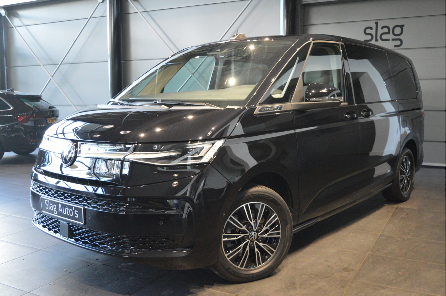 Volkswagen Multivan - 1.4 eHybrid L2H1 ENERGETIC 7P pano camera led 17 inch !! - AutoWereld.nl