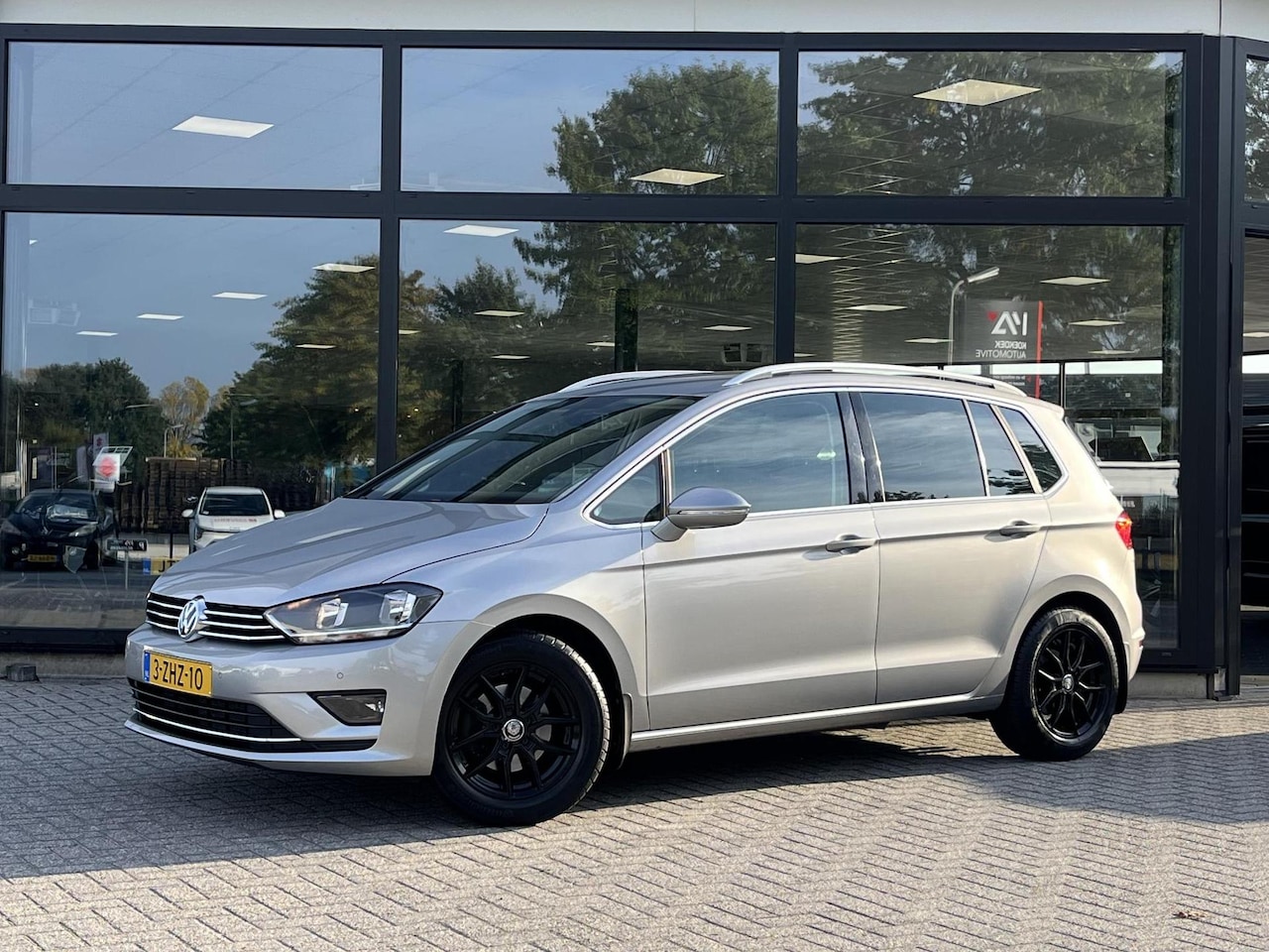 Volkswagen Golf Sportsvan - Highline TREKHAAK/AUTOMAAT/VOLLEDIG ONDERHOUDEN - AutoWereld.nl