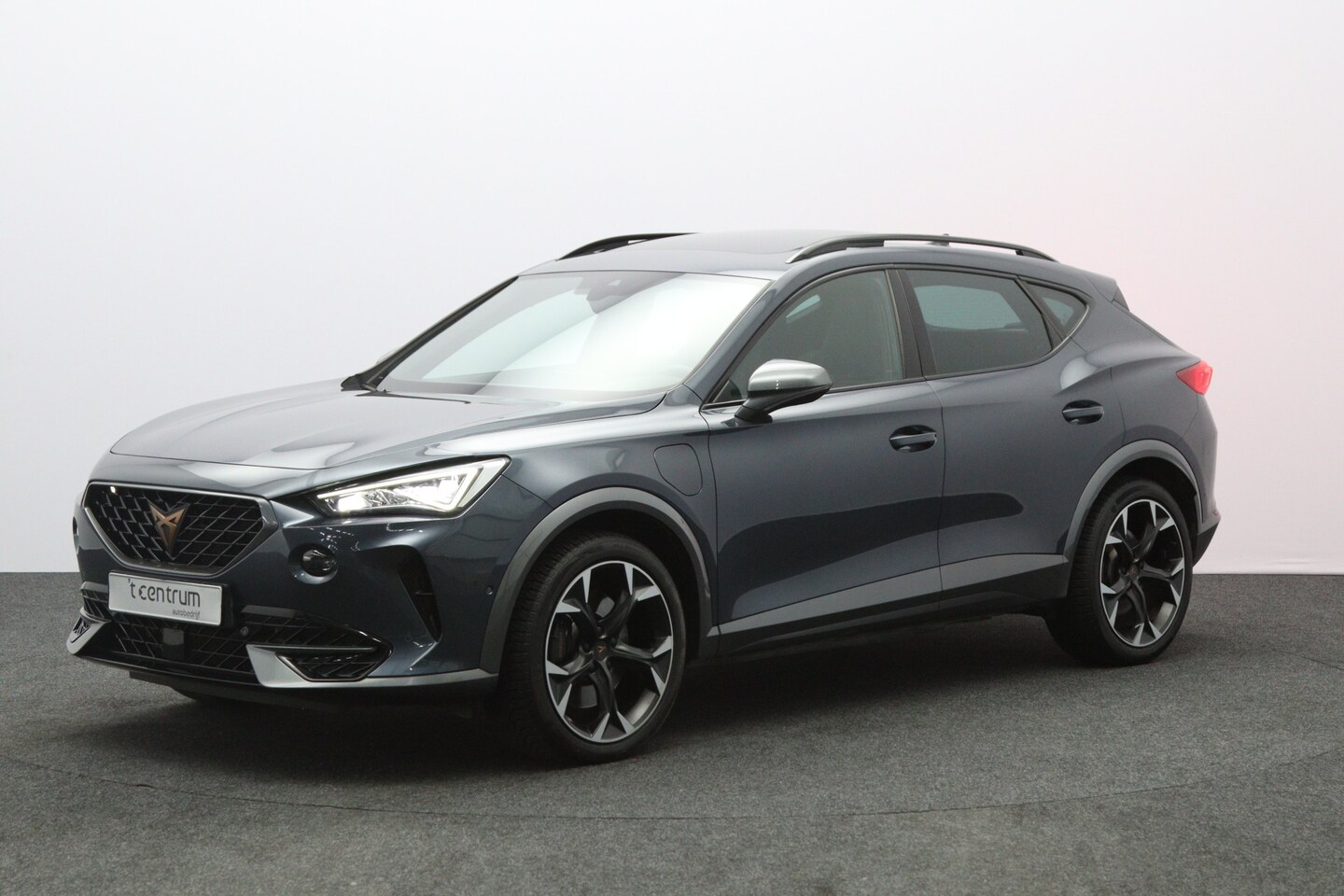 CUPRA Formentor - 1.4 e-Hybrid VZ Performance 1.4 e-Hybrid VZ Performance, Panoramadak, Camera, Carplay, Adap. Cruise Control - AutoWereld.nl