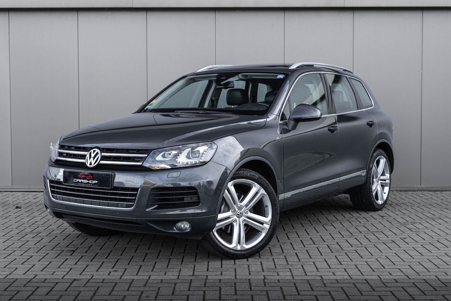 Volkswagen Touareg - 3.0 V6 TDI R-line AUT/LED/PANO/LEDER/NAVI - AutoWereld.nl