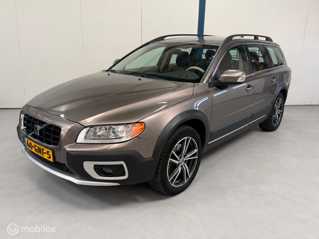 Volvo XC70 - 3.2 Summum NL AUTO / LEER / DEALER HISTORIE - AutoWereld.nl