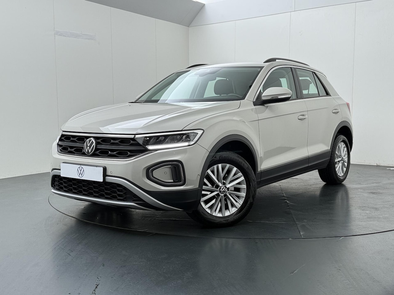 Volkswagen T-Roc - 1.5 TSI Life | 150 PK | Trekhaak afneembaar | Adaptive Cruise Control | LED verlichting | - AutoWereld.nl