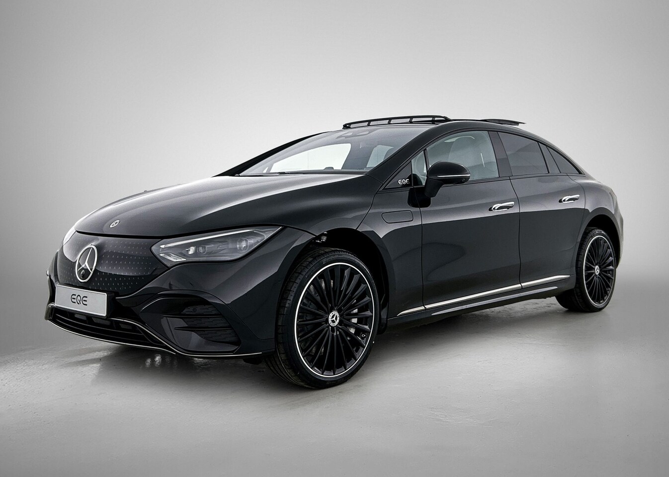 Mercedes-Benz EQE - 300 Business Solution AMG 90 kWh | Premium pakket | Nightpakket | Airmatic | Winterpakket - AutoWereld.nl