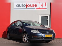 Volkswagen Passat - 1.6 FSI Trendline