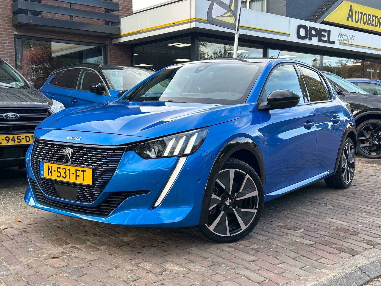 Peugeot e-208 - EV 50kWh 136PK 3-F GT Pack + 17"/ Navi/ Clima/ Ad.Cruise/ Pano/ Full-LED/ CarPlay/ Stoelve - AutoWereld.nl