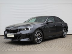 BMW 5-serie - 530e M Sport Automaat / Trekhaak / Panoramdak / Comfortstoelen / Comfort Access / Stoelven