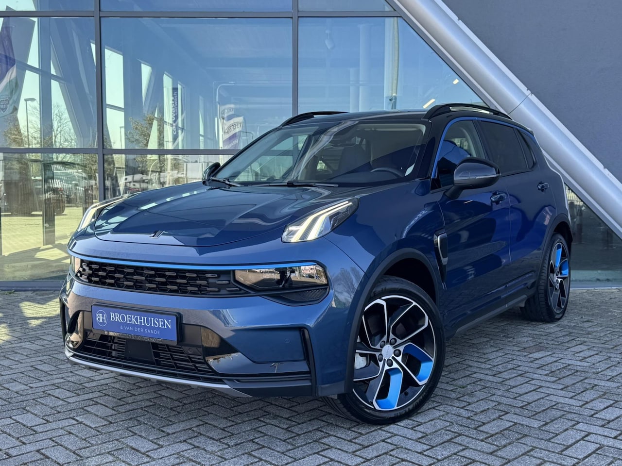 Lynk & Co 01 - 1.5 6,6 Kwh Accu 261pk Panoramadak / 360 Camera / Stoelverwarming - AutoWereld.nl