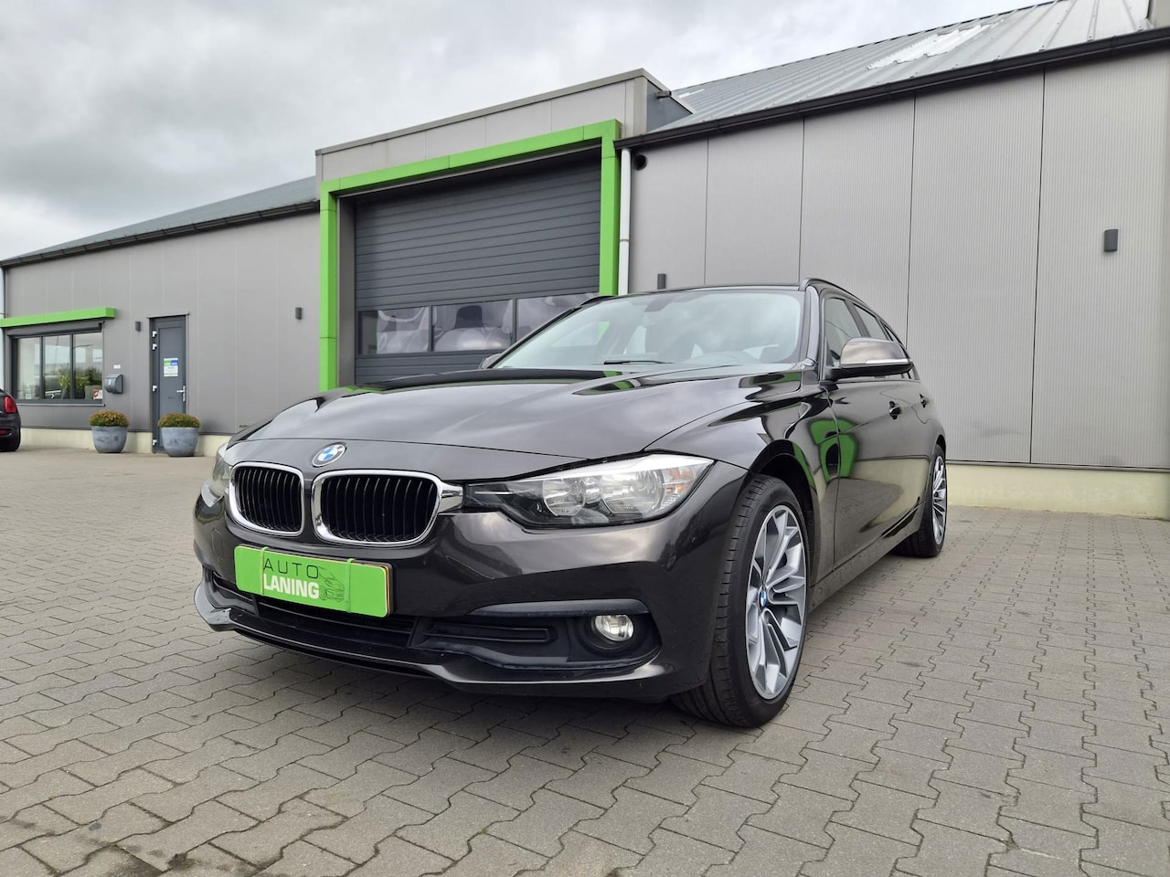 BMW 3-serie Touring - 318d Luxury 318d Luxury, Leder, Cruise, Carplay, Trekhaak, Privacy shades Nieuwe APK LM velgen Navi Ca - AutoWereld.nl