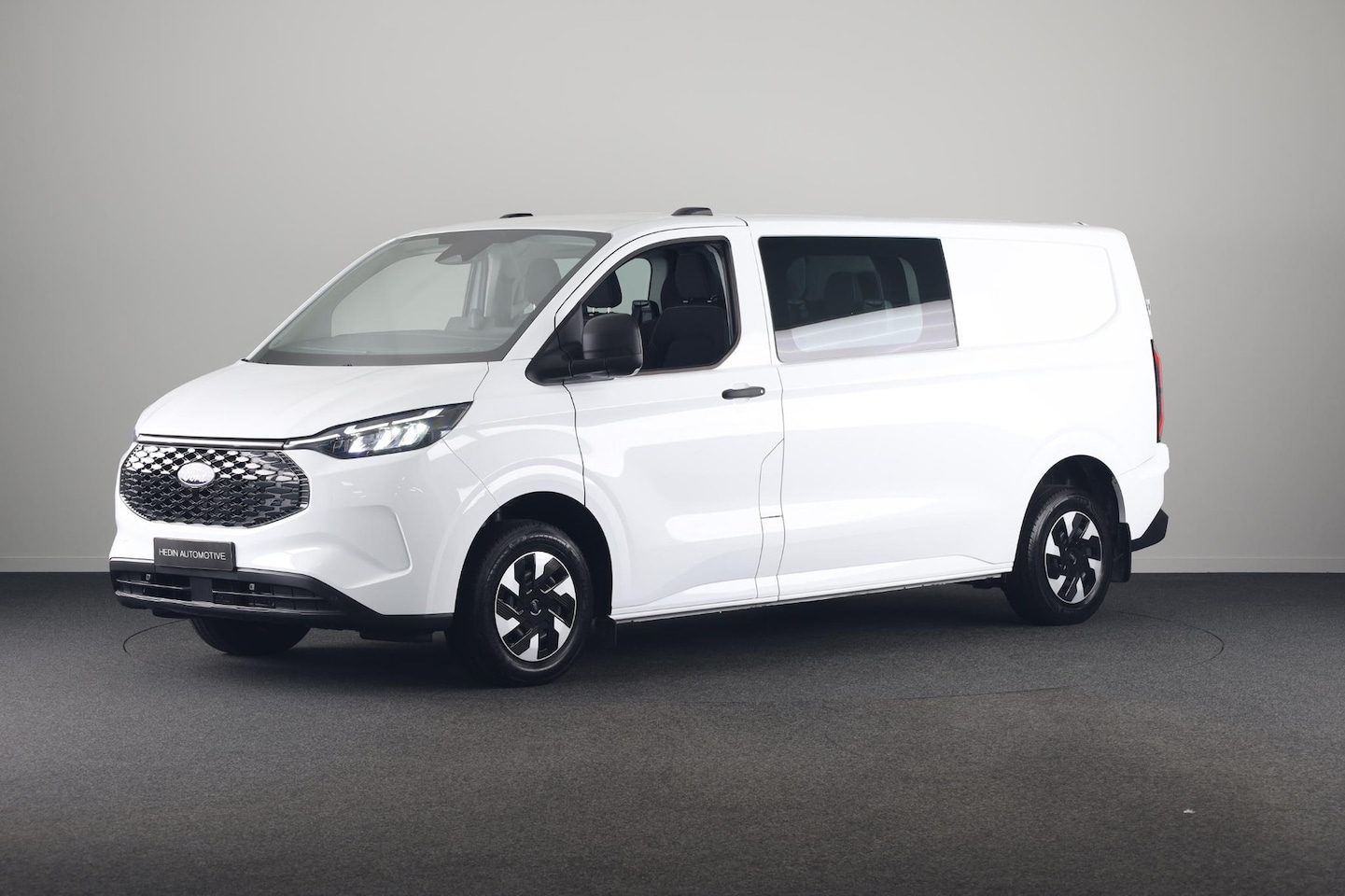 Ford E-Transit Cust. - 320 L2H1 Trend 71 kWh Dubbel Cabine | Stoelverwarming | Carplay| - AutoWereld.nl
