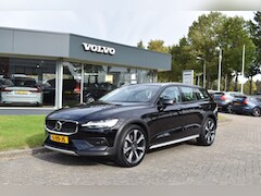 Volvo V60 Cross Country - B5 AWD 265PK Automaat Pro | Trekhaak | ACC | Blis | Camera | Styling kit | 20"LMV |