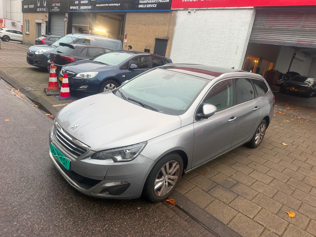 Peugeot 308 SW - 2.0 BlueHDI Blue bj 2015 pano navi automaat - AutoWereld.nl