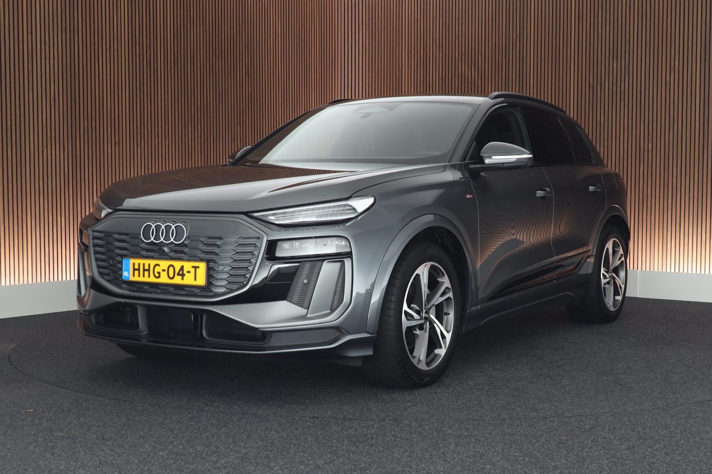 Audi Q6 e-tron - S edition 296pk 83 kWh SOH 98% Tech Plus Leder Memory 360Camera Stoelverwarming Navigatie - AutoWereld.nl