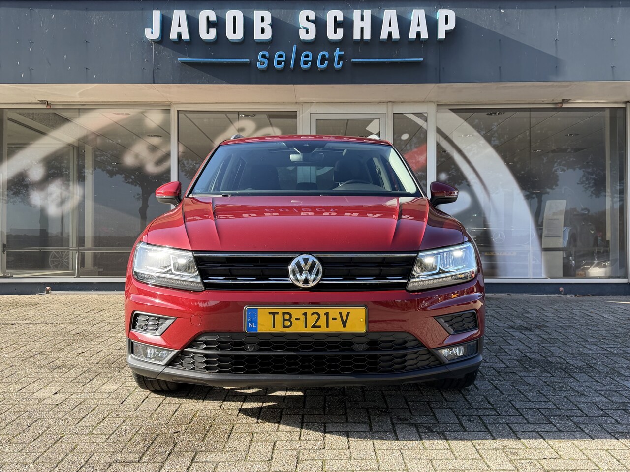Volkswagen Tiguan - 1.4 TSI Comfortline Business / 150PK / Pano / Trekhaak (1.600KG) / 20'' LM / Carplay / - AutoWereld.nl