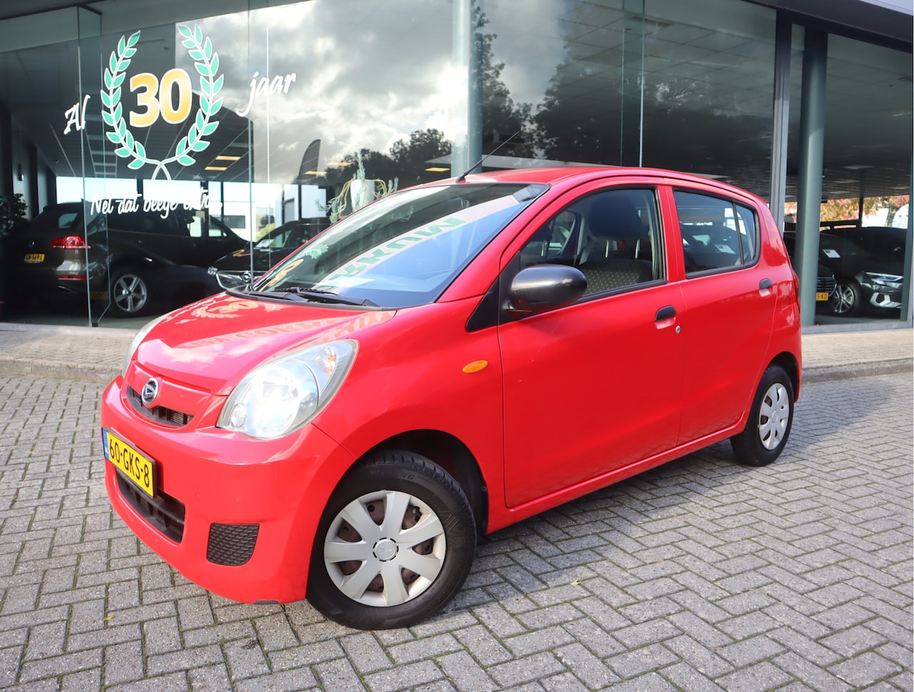 Daihatsu Cuore - 1.0 Trend AUTOMAAT KOMT BINNEN 2e eigenaar, extreem weinig km. - AutoWereld.nl
