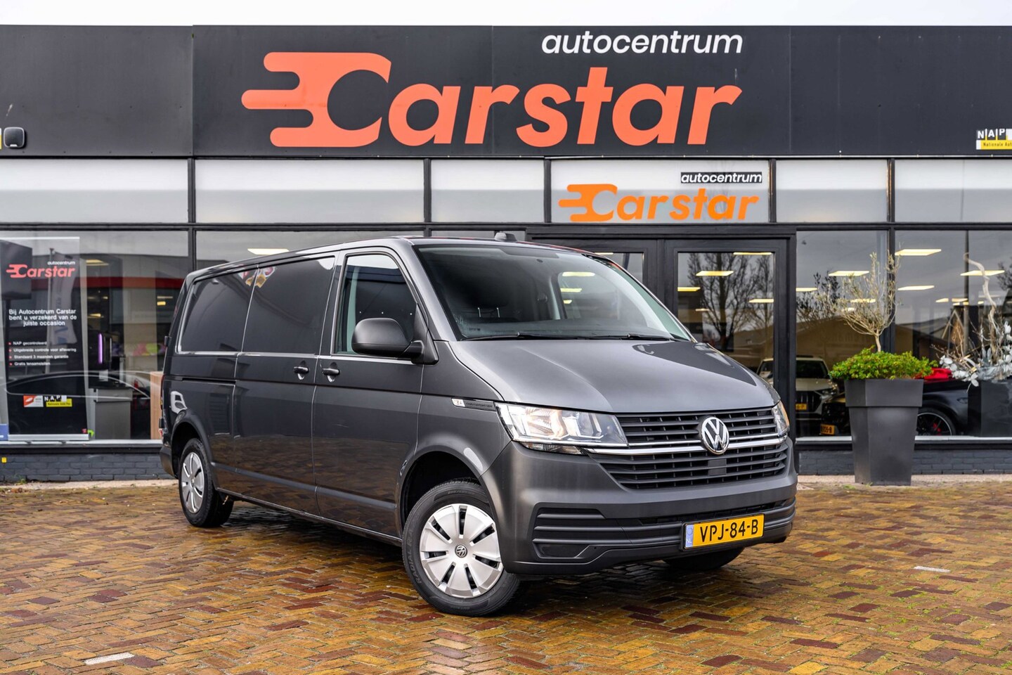 Volkswagen Transporter - 2.0 TDI L2H1 28 Economy Business|Airco|Cruise|PDC - AutoWereld.nl