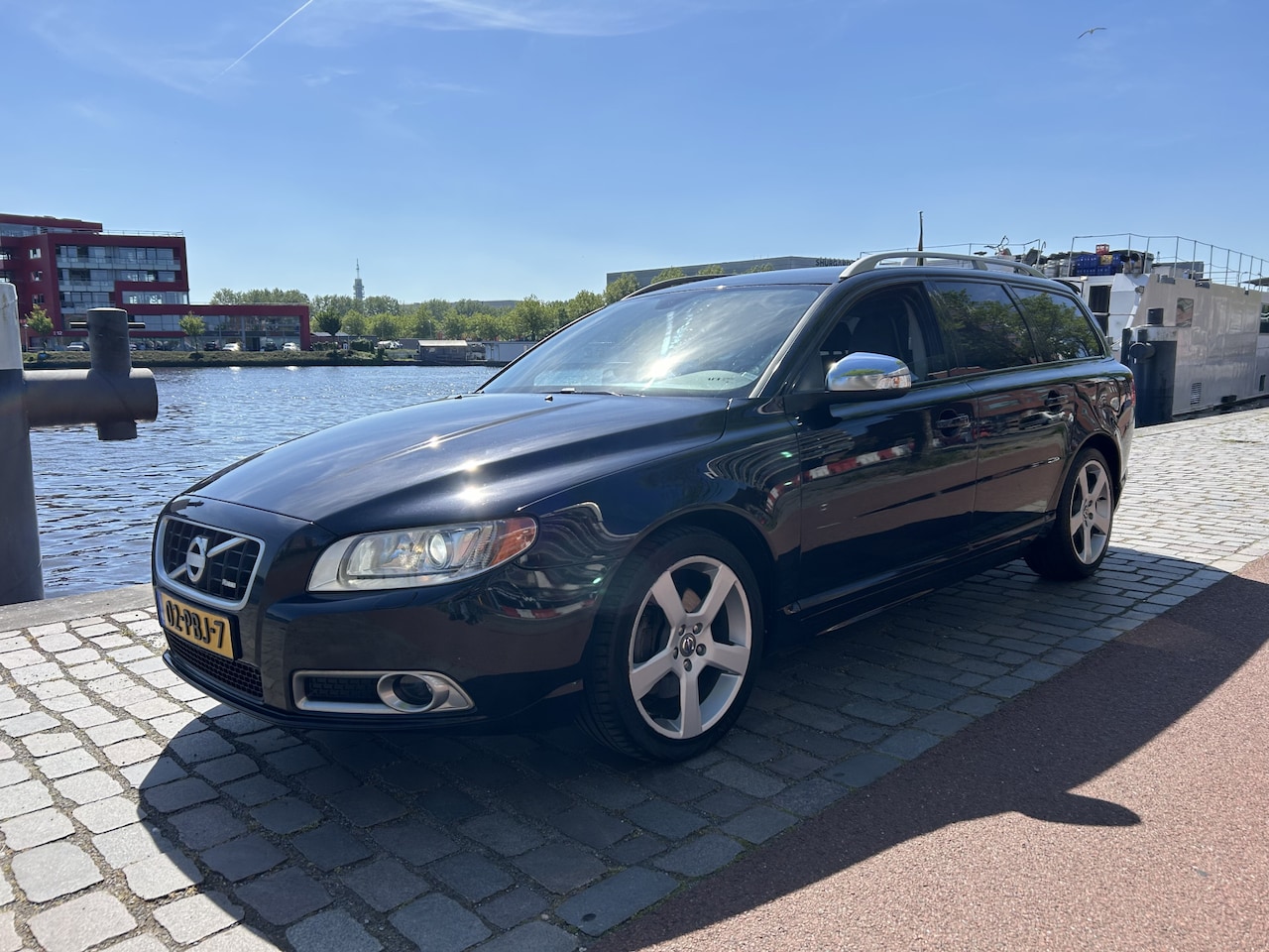 Volvo V70 - 2.0T R-Edition airco/ecc leer navigatie apk - AutoWereld.nl