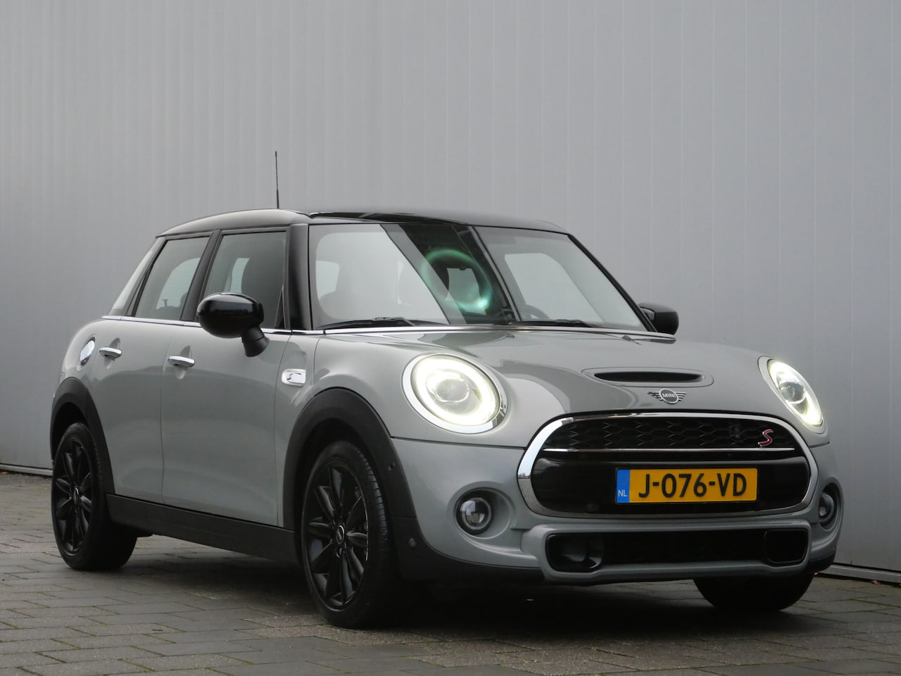 MINI 5-Deurs - 2.0 Cooper S Chili 192 Pk Automaat Navi / DAB / Apple Carplay / Camera / Leer - AutoWereld.nl