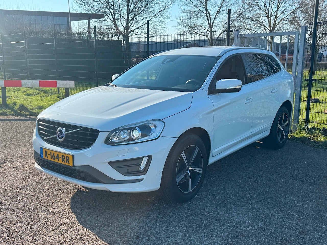 Volvo XC60 - 2.0 D3 FWD Automaat R-Design Xenon Trekhaak - AutoWereld.nl