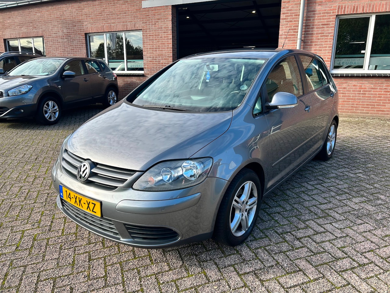 Volkswagen Golf Plus - 1.6 FSI Optive 3 // APK 29-9-2027 - AutoWereld.nl