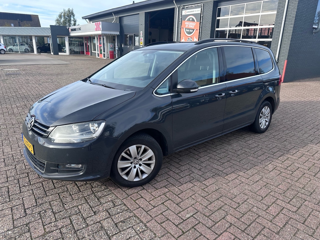 Volkswagen Sharan - 1.4 TSI Comfortline 7p. MOTORSCHADE - AutoWereld.nl