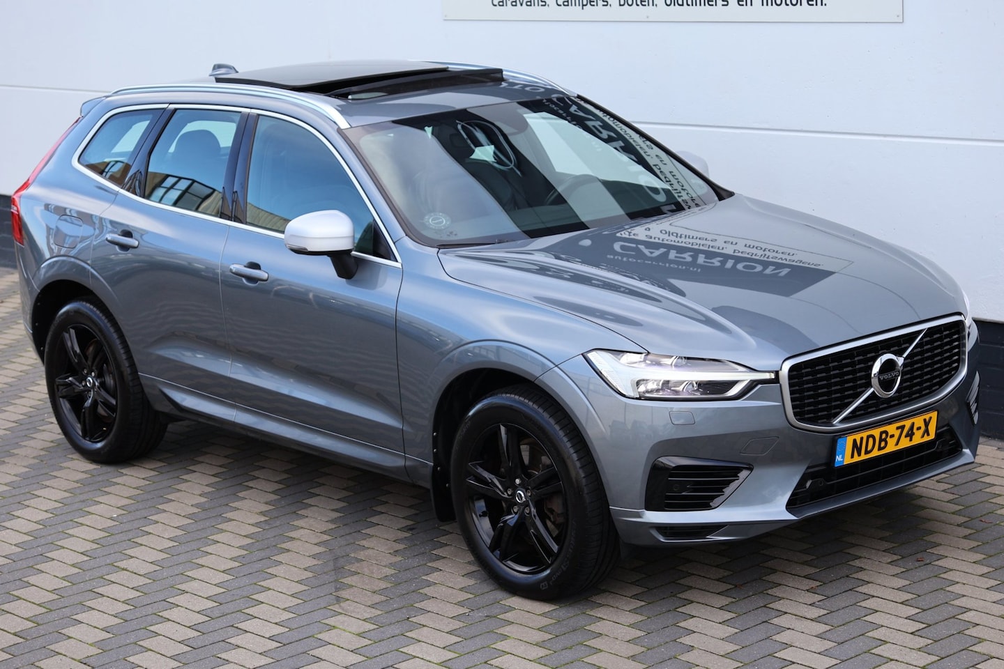 Volvo XC60 - 2.0 T8 Twin Engine AWD Inscription Pano Trekhaak! - AutoWereld.nl
