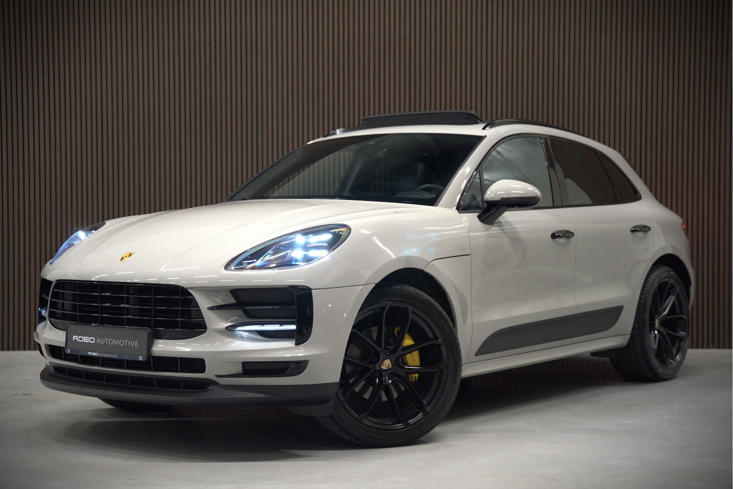 Porsche Macan - 2.0 | Krijt Grijs | Panoramadak | Sportchrono | Memory Seats | Elektrische Stoelen 18 Weg - AutoWereld.nl