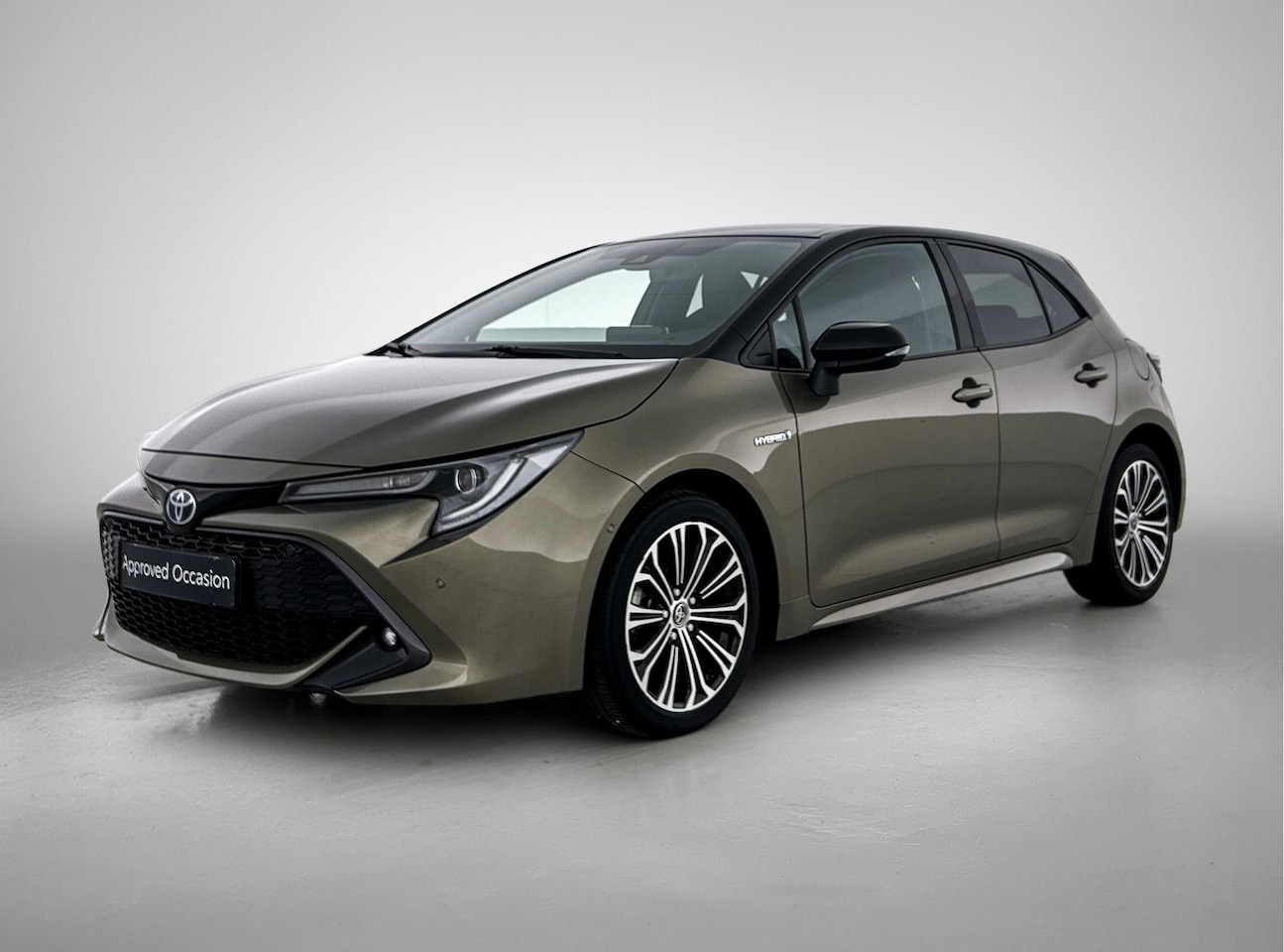 Toyota Corolla - 1.8 Hybrid Style Bi-Tone | Parkeersensoren voor+achter Met assistent | Navigatie | Apple C - AutoWereld.nl