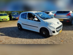 Peugeot 107 - 1.0-12V XS Airco, elektrische ramen voor.