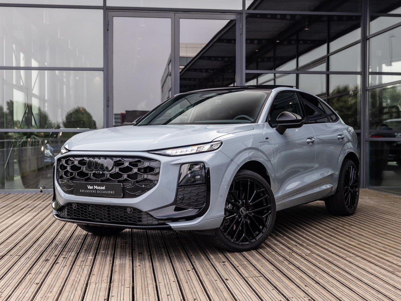 Audi Q3 Sportback - 1.5 e-hybrid S edition | FISCAAL 64.000 EURO | PANORAMA/SCHUIF-KANTELDAK | PIJLGRIJS | ZWA - AutoWereld.nl