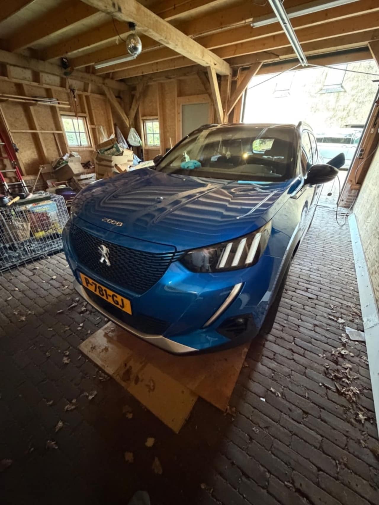 Peugeot e-2008 - EV GT 50 kWh Panorama Dak | Camera | Parkeersensoren Rondom | Leder/Stof | Digitaal Dashbo - AutoWereld.nl