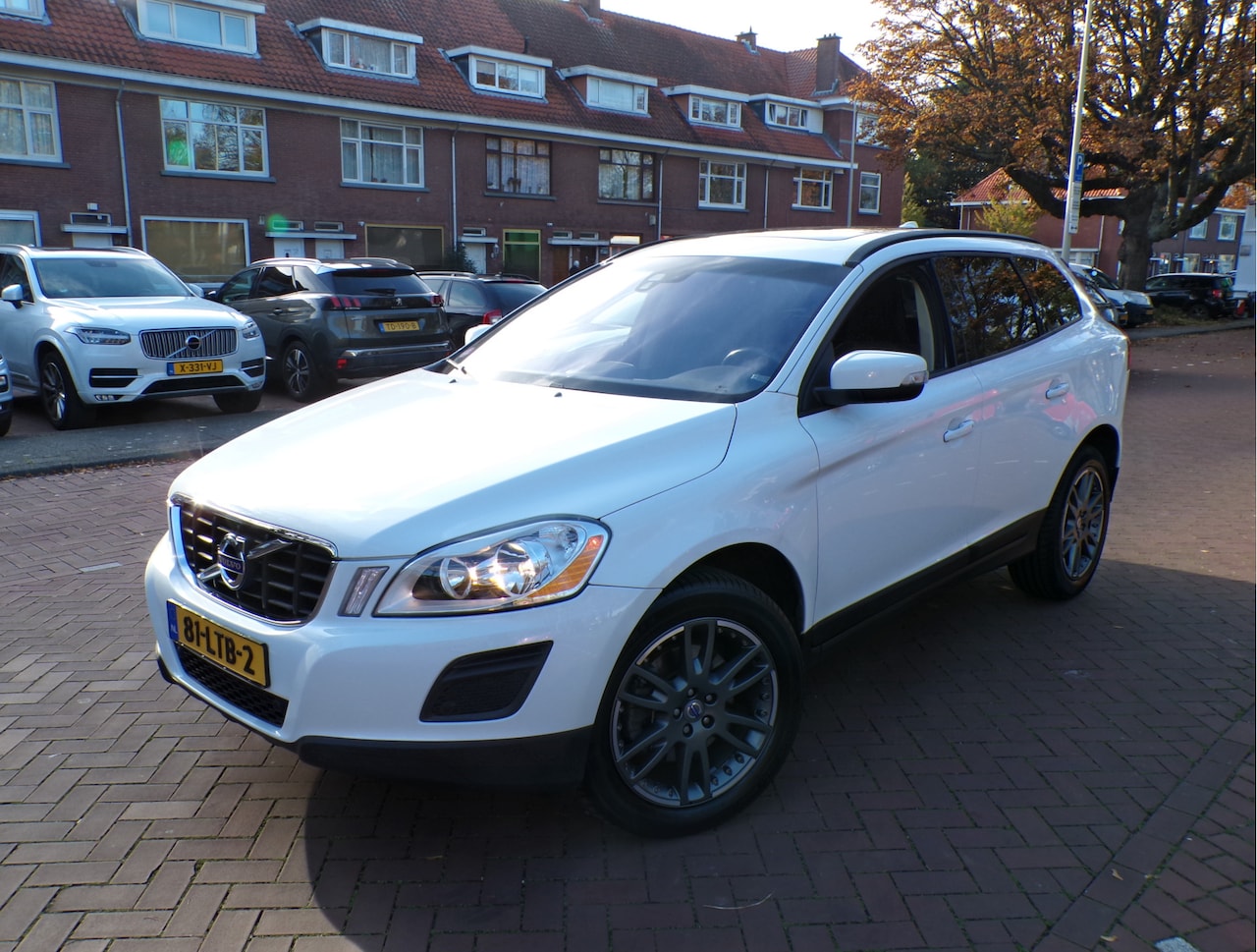 Volvo XC60 - 2.0T Kinetic - AutoWereld.nl