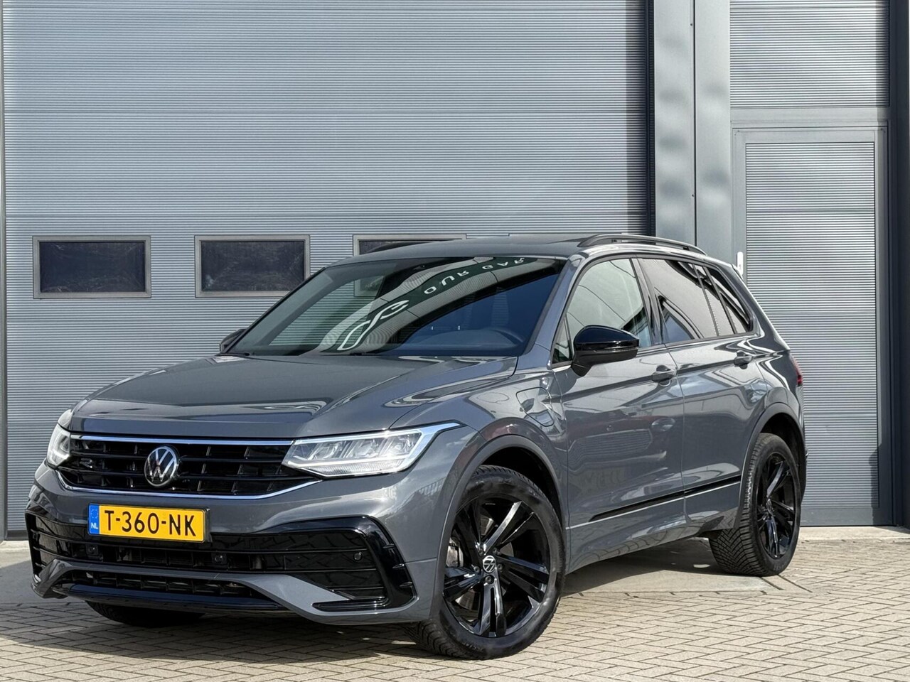 Volkswagen Tiguan - 1.4 eHybrid R-Line Business+|Pano|Trekhaak - AutoWereld.nl