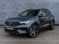Volvo XC40 - 2.0 B4 Plus Dark | Trekhaak | Panoramadak | Harman Kardon Audio | Achteruitrijcamera | Par