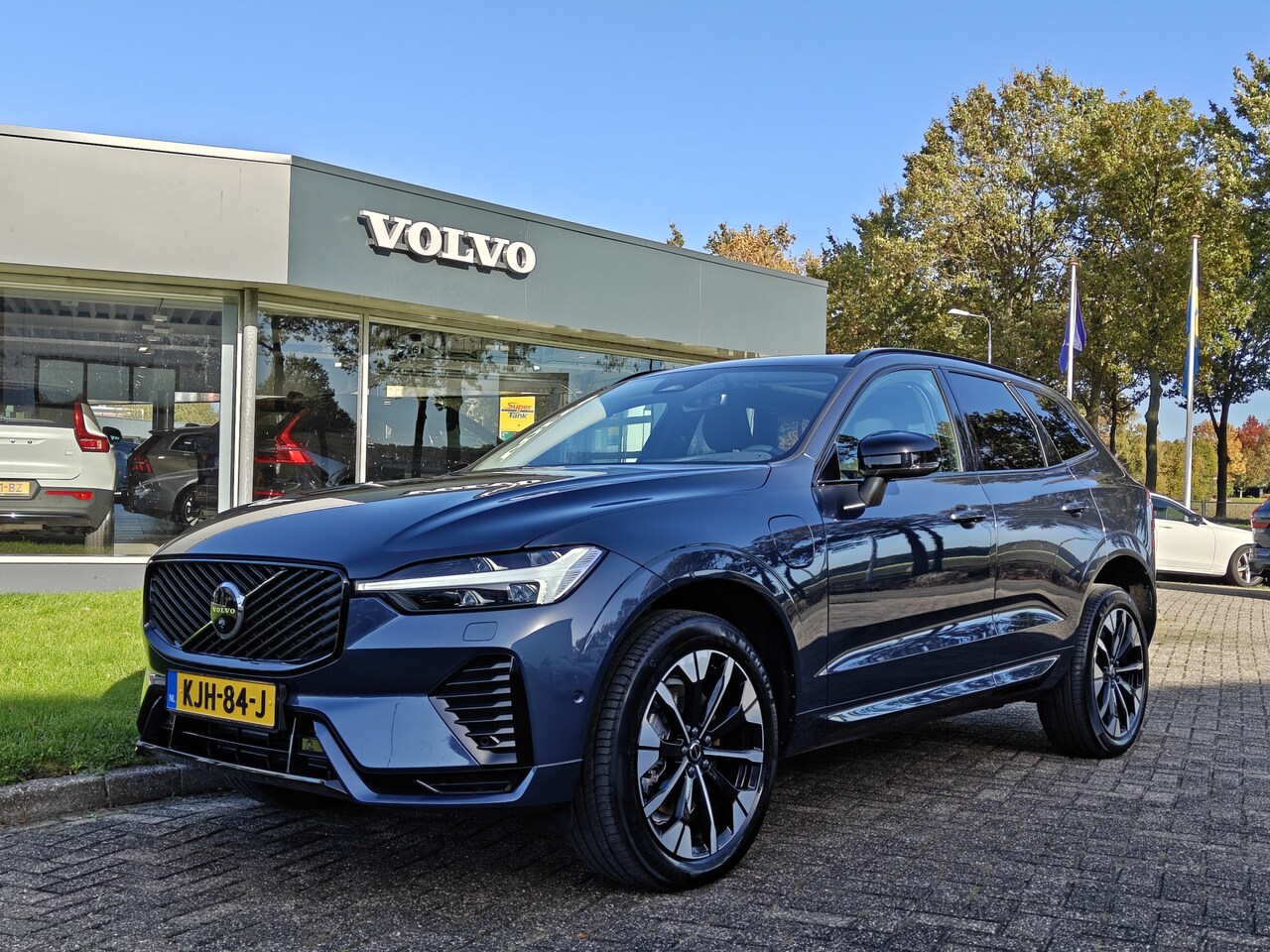 Volvo XC60 - T6 350PK Plug-in hybrid AWD Ultra Dark | BLIS | Trekhaak | Luchtvering | 360 Camera | H&K - AutoWereld.nl