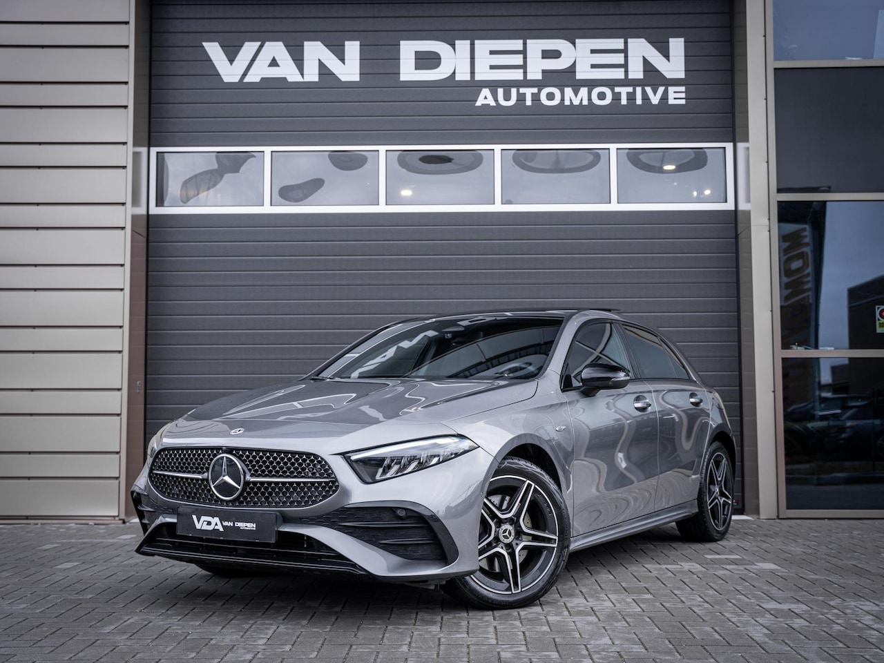 Mercedes-Benz A-klasse - A250 e Business Solution AMG - Pano l ACC l Sfeerverl. l Keyless - AutoWereld.nl
