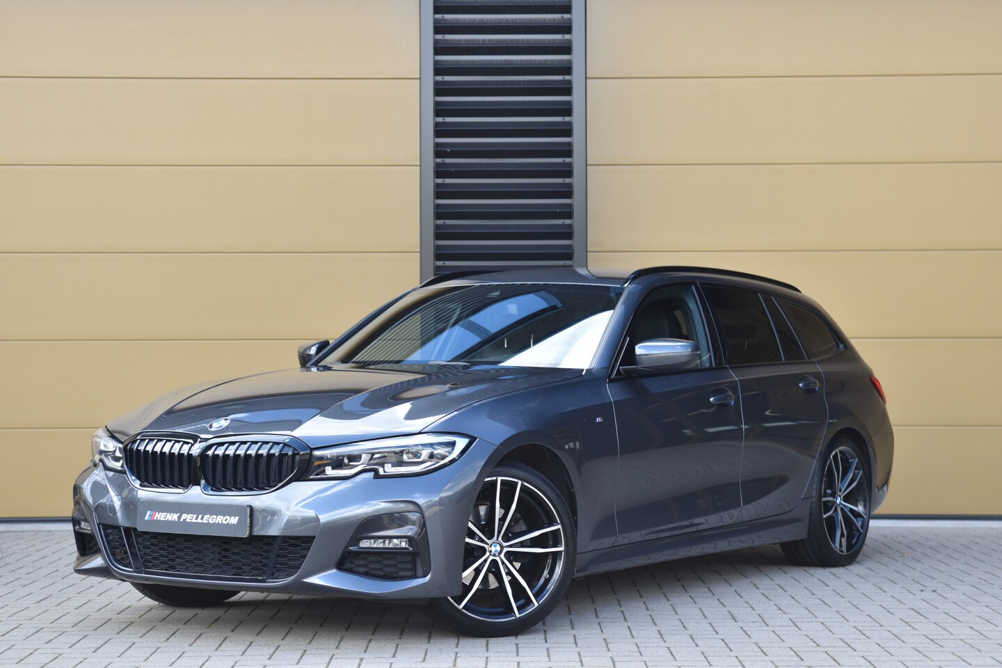 BMW 3-serie Touring - 320i High Executive * M-Sport * M-Sportonderstel * Comforttoegang * Sfeerverlichting * - AutoWereld.nl