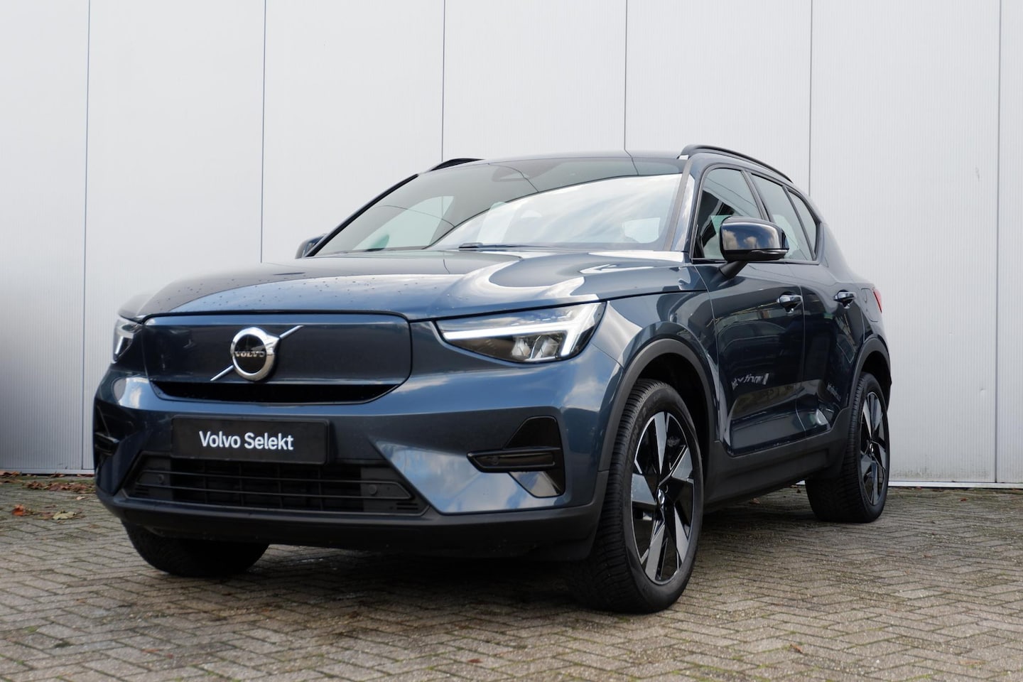 Volvo EX40 - Single Motor Extended Range Plus 82 kWh | Trekhaak | Verwarmbare voorstoelen en stuurwiel - AutoWereld.nl