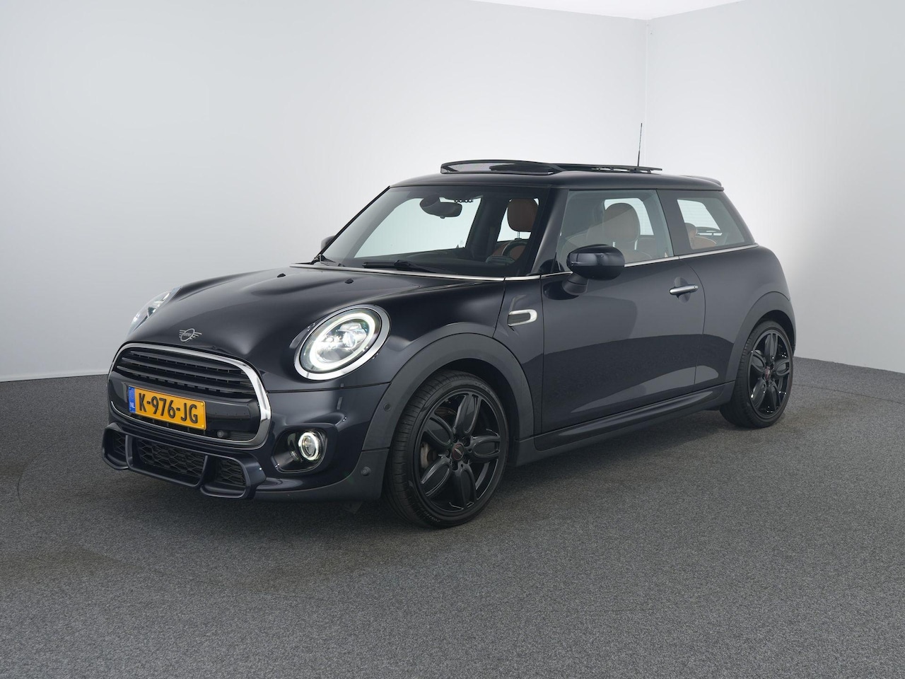 MINI 3-Deurs - 1.5 Cooper JCW | Leer | Pano | Carplay | Cruise | Stoelverwarming | - AutoWereld.nl