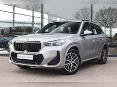 BMW X1 - xDrive25e M Sport Automaat / Sportstoelen / Achteruitrijcamera / Comfort Access / M Adapti