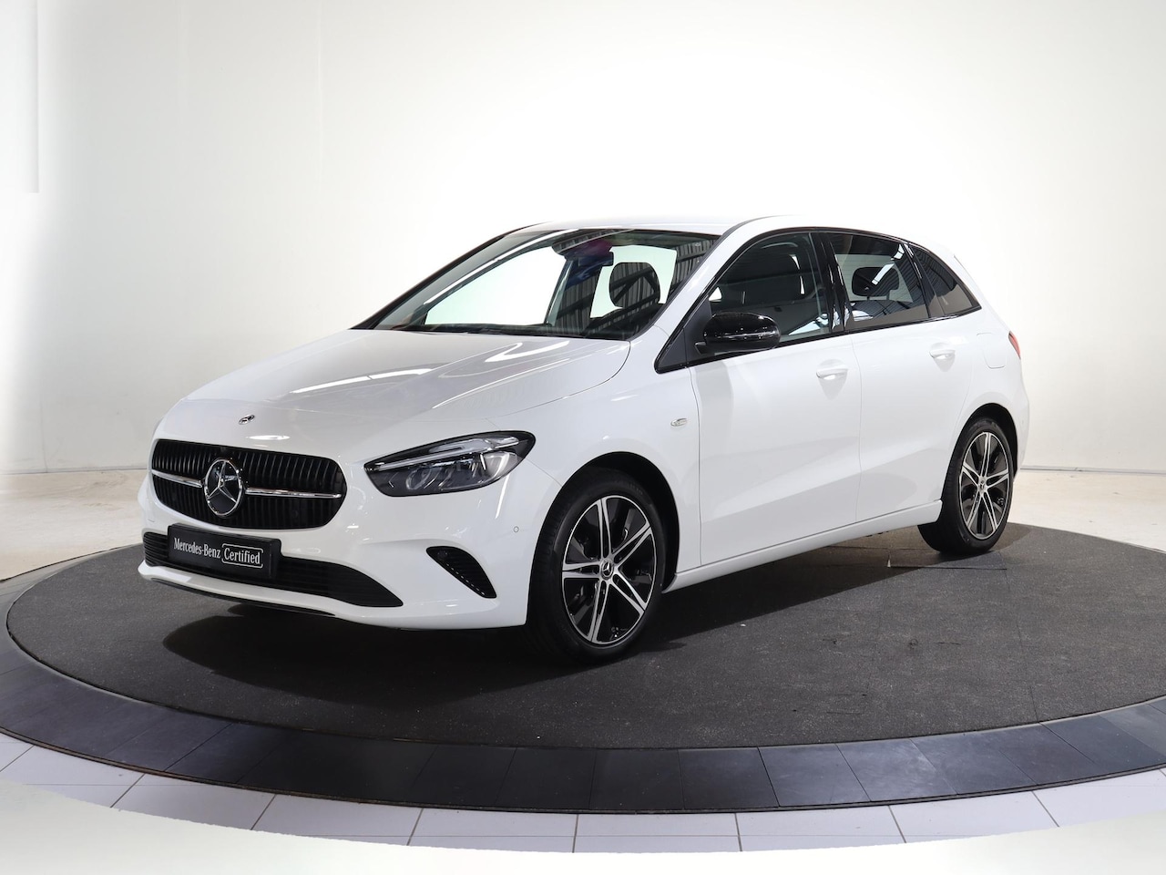 Mercedes-Benz B-klasse - 250 e Star Edition | Night pakket | Stoelverwarming | Winter pakket | Led koplampen | - AutoWereld.nl