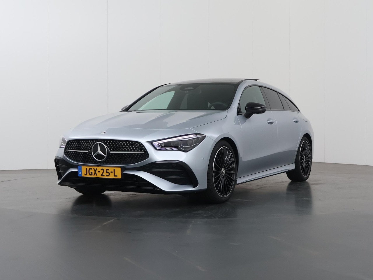 Mercedes-Benz CLA-klasse Shooting Brake - 180 Business Solution AMG | Panoramadak | Dodehoekassistent | HUD | 360° camera | Nightpak - AutoWereld.nl