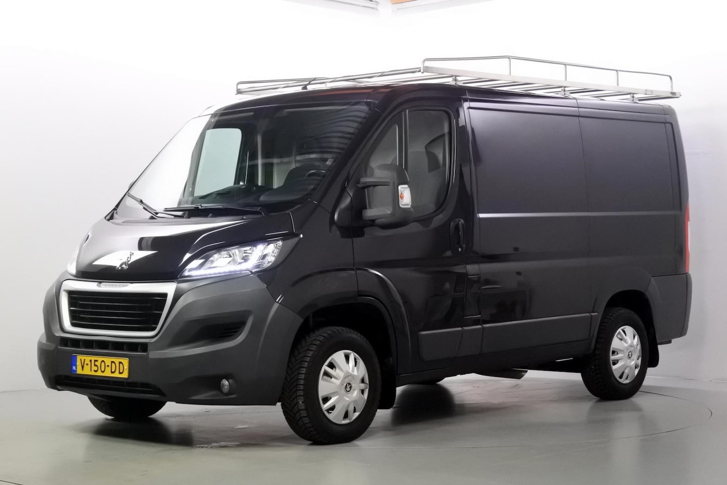 Peugeot Boxer - 330 2.0HDi 130pk Premium Pack Trekhaak Imperiaal - AutoWereld.nl
