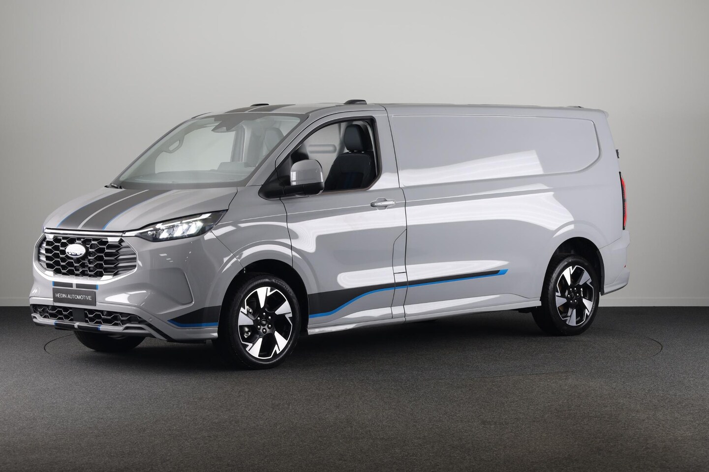 Ford Transit Custom - 320 2.5 PHEV L2H1 Sport | Te Bestellen - AutoWereld.nl