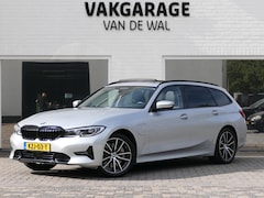 BMW 3-serie Touring - 330e High Executive | Shadow line | Panoramadak | Head-up display | M-sport stuur | Massag