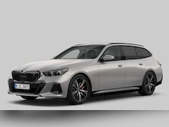 BMW i5 Touring - eDrive40 84 kWh M-Sport Pro | Driving Assistant Plus | Panoramadak | Bower&Wilkens | 20 in