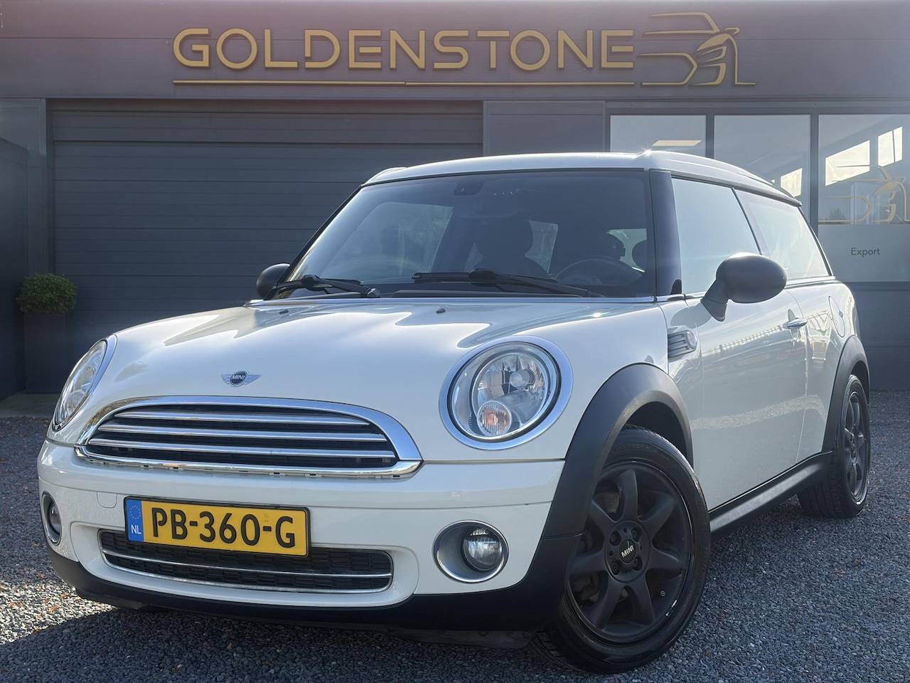 MINI Clubman - 1.6 One Pepper ✓2e Eigenaar✓Schuifdak✓Airco✓Stoelverw✓Lm Velgen✓6 Bak✓98pk✓Apk tot 03-2027 - AutoWereld.nl