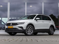 Volkswagen Tiguan - 1.5 TSI Life | Trekhaak | Carplay | Stoelverwarming